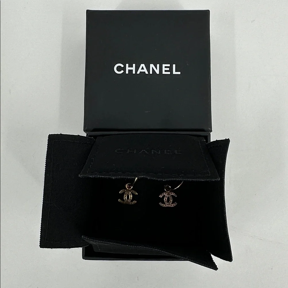 Authenticated CHANEL Hoop Logo Earrings- Gold - Picture 6 of 7